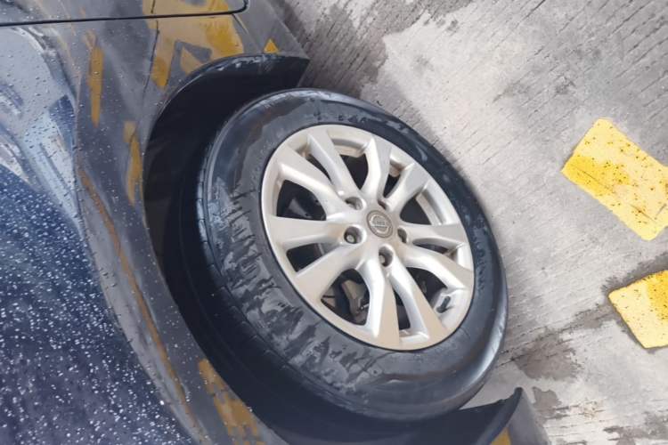 Used Nissan Teana 2013 2.0L XL Comfort Edition Left Front Wheel Hub