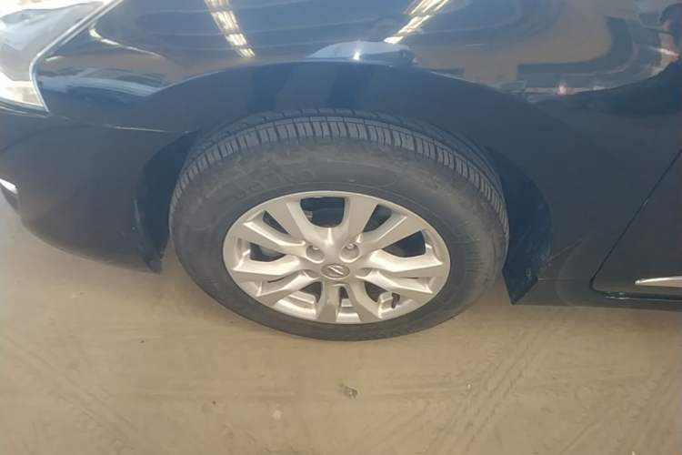 Used Nissan Teana 2013 2.0L XL Comfort Edition Left Front Wheel Hub