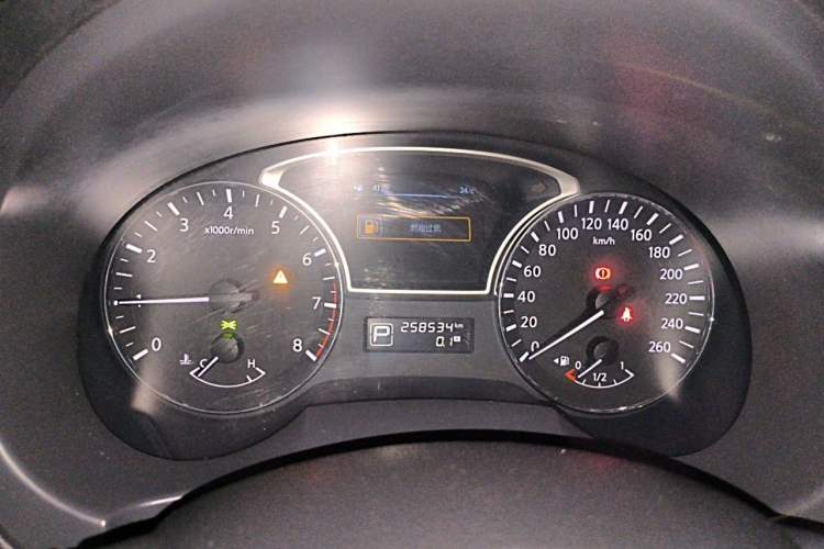 Used Nissan Teana 2013 2.5L XL Leading Edition Odometer Close Up