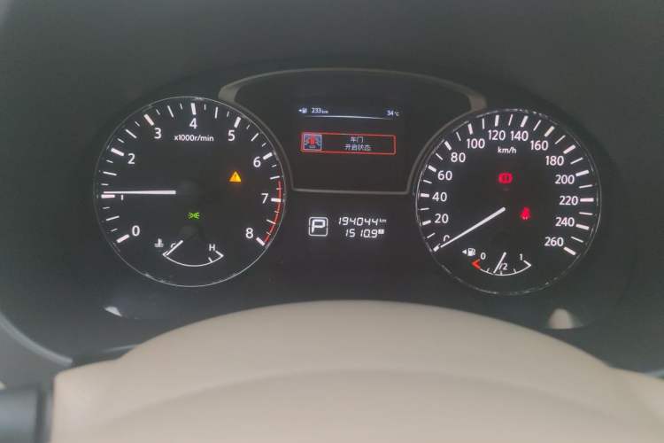 Used Nissan Teana 2013 2.5L XL Leading Edition Odometer Close Up