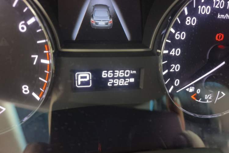 Used Nissan Teana 2013 2.0L XL Comfort Edition Odometer Close Up