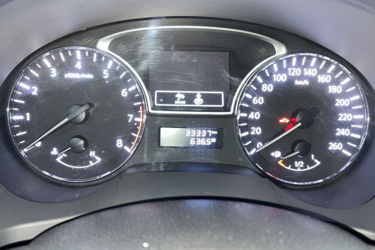 Used Nissan Teana 2013 2.5L XL Leading Edition Odometer Close Up