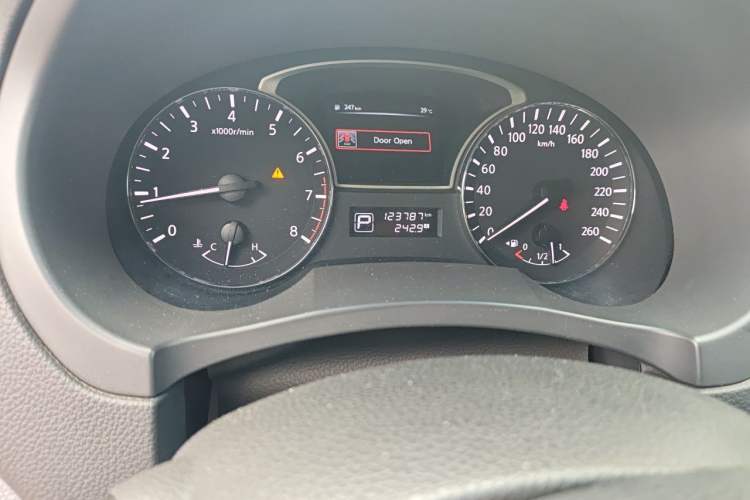 Used Nissan Teana 2013 2.0L XL Comfort Edition Odometer Close Up