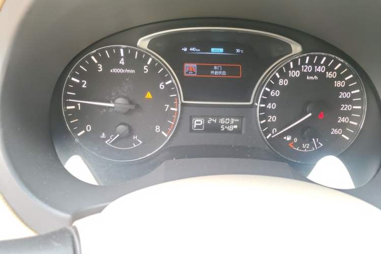 Used Nissan Teana 2013 2.5L XL Leading Edition Odometer Close Up