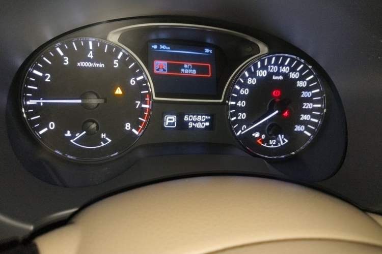 Used Nissan Teana 2013 2.5L XL Leading Edition Odometer Close Up