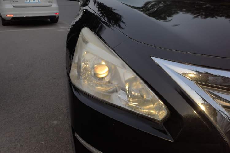 Used Nissan Teana 2013 2.0L XL Comfort Edition Right Front Headlight