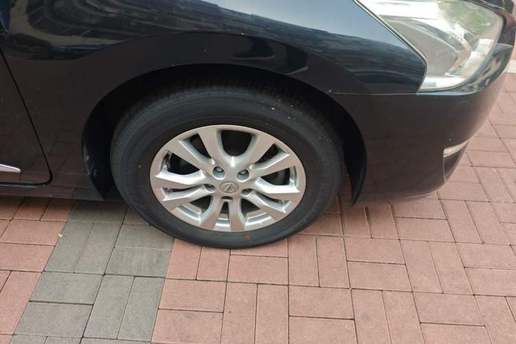 Used Nissan Teana 2013 2.0L XL Comfort Edition Right Front Wheel Hub