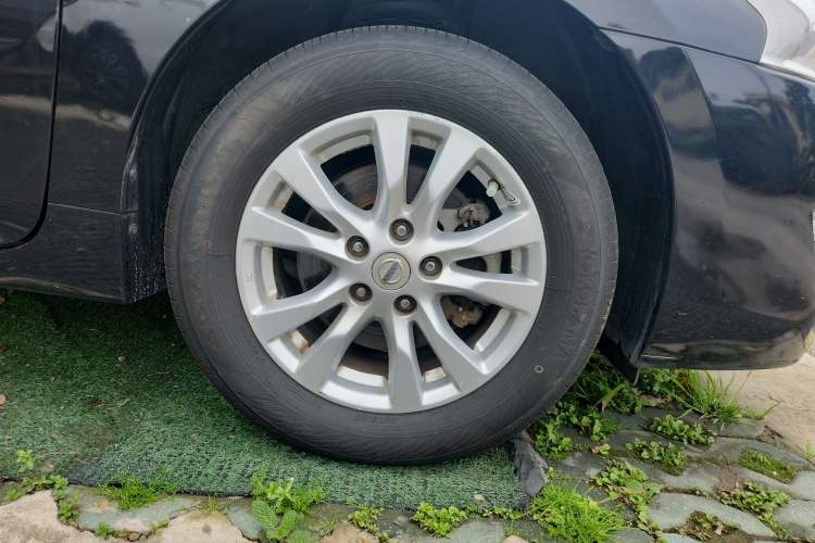 Used Nissan Teana 2013 2.0L XL Comfort Edition Right Front Wheel Hub