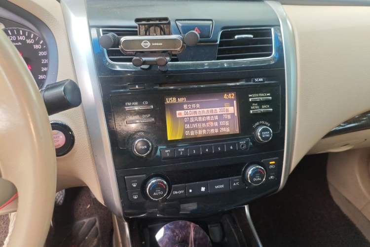 Used Nissan Teana 2013 2.0L XL Comfort Edition Audio And AC Panel