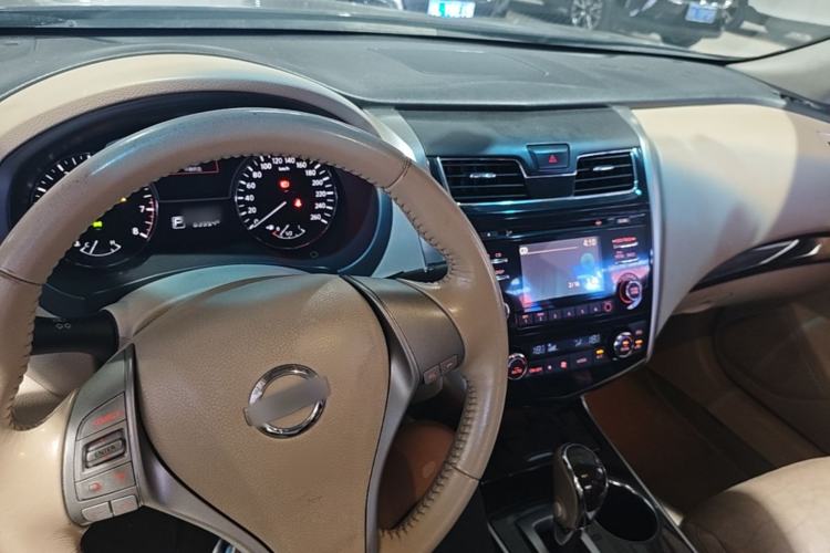 Used Nissan Teana 2013 2.0L XL Comfort Edition Center Console