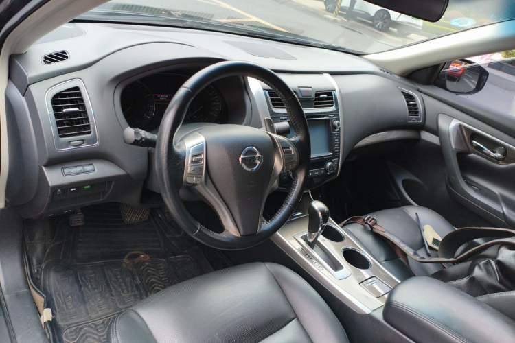 Used Nissan Teana 2013 2.5L XL Leading Edition Center Console