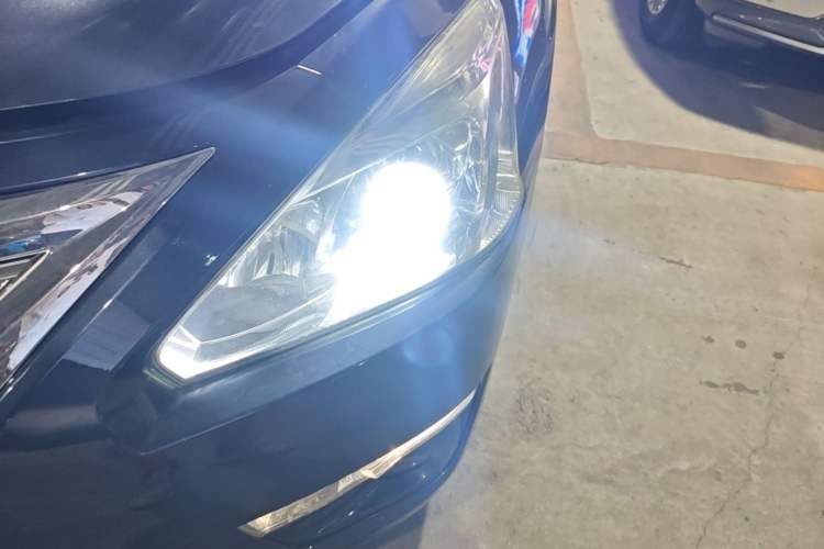 Used Nissan Teana 2013 2.0L XL Comfort Edition Left Front Headlight