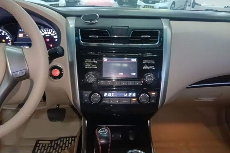 Used Nissan Teana 2013 2.0L XL Comfort Edition Audio And AC Panel