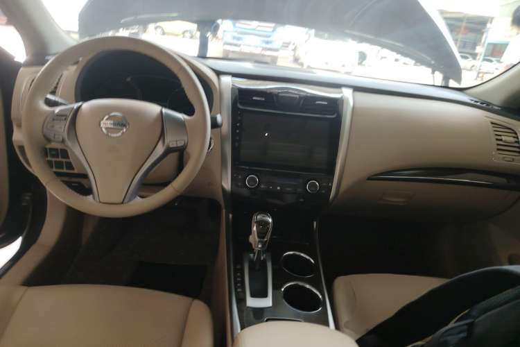 Used Nissan Teana 2013 2.0L XL Comfort Edition Center Console