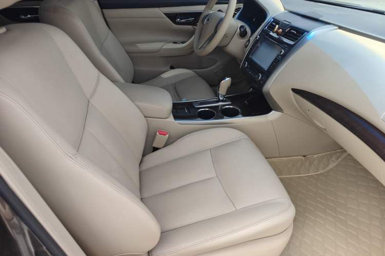 Used Nissan Teana 2013 2.0L XL Comfort Edition Interior 4