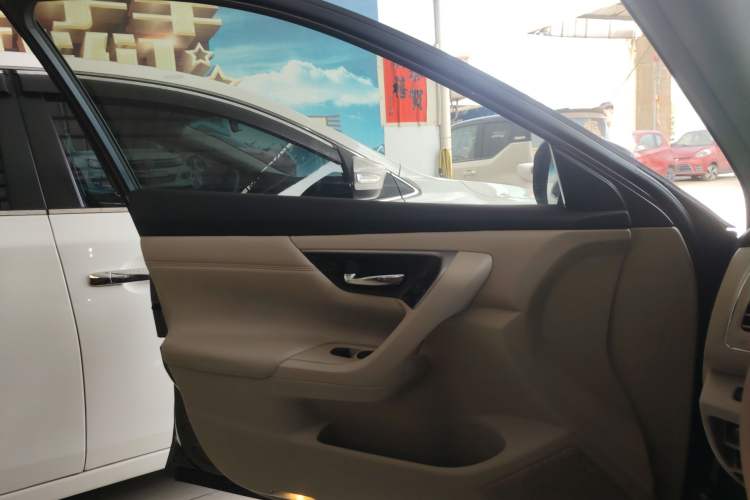 Used Nissan Teana 2013 2.0L XL Comfort Edition Left Front Door Interior