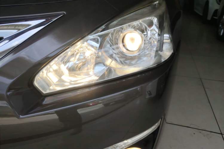 Used Nissan Teana 2013 2.0L XL Comfort Edition Left Front Headlight