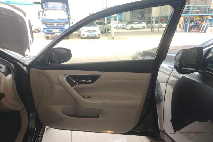 Used Nissan Teana 2013 2.0L XL Comfort Edition Right Front Door Interior