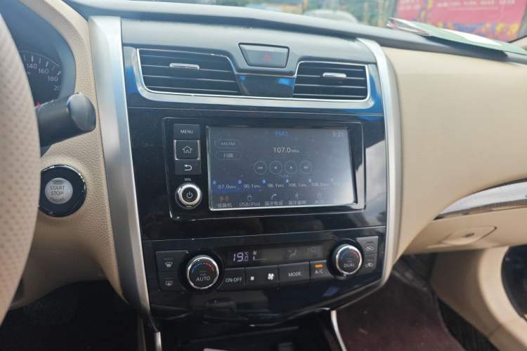 Used Nissan Teana 2013 2.0L XL Comfort Edition Audio And AC Panel
