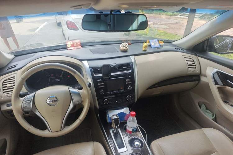 Used Nissan Teana 2013 2.0L XL Comfort Edition Center Console