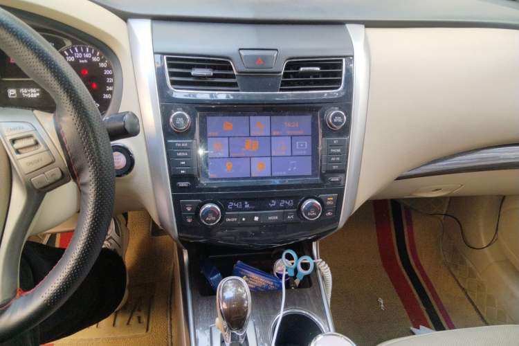 Used Nissan Teana 2013 2.0L XL Comfort Edition Audio And AC Panel