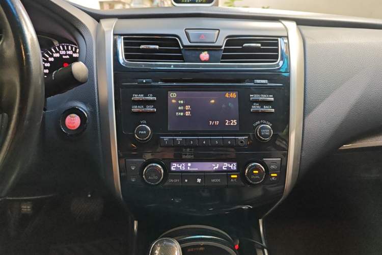 Used Nissan Teana 2013 2.0L XL Comfort Edition Audio And AC Panel