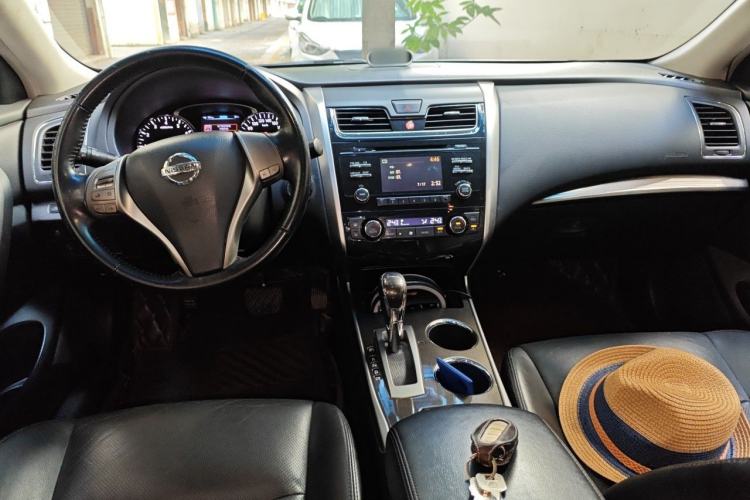 Used Nissan Teana 2013 2.0L XL Comfort Edition Center Console