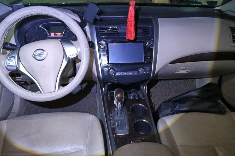 Used Nissan Teana 2013 2.0L XL Comfort Edition Center Console