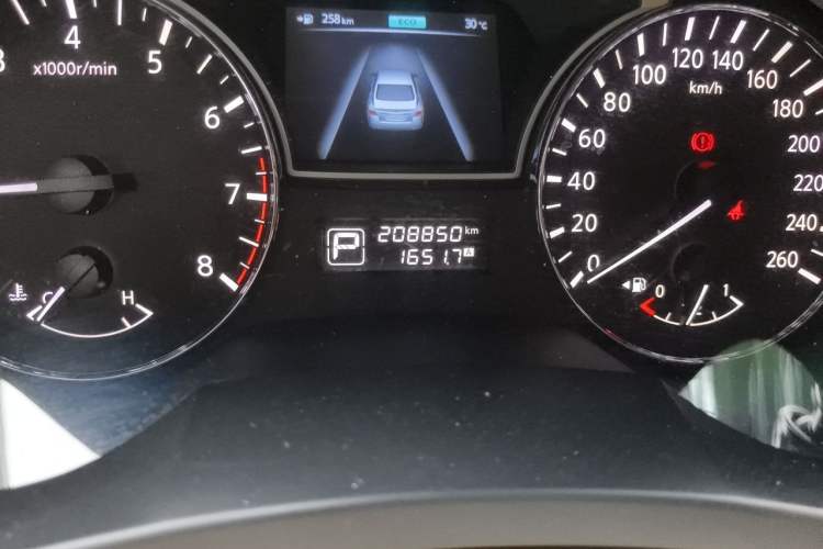 Used Nissan Teana 2013 2.5L XL Leading Edition Odometer Close Up