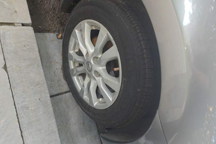 Used Nissan Teana 2013 2.0L XL Comfort Edition Right Front Wheel Hub