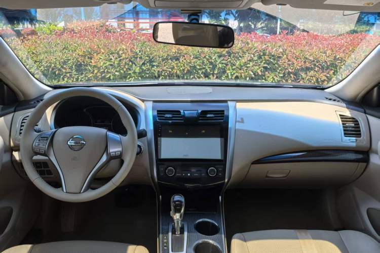 Used Nissan Teana 2013 2.0L XL Comfort Edition Interior 3