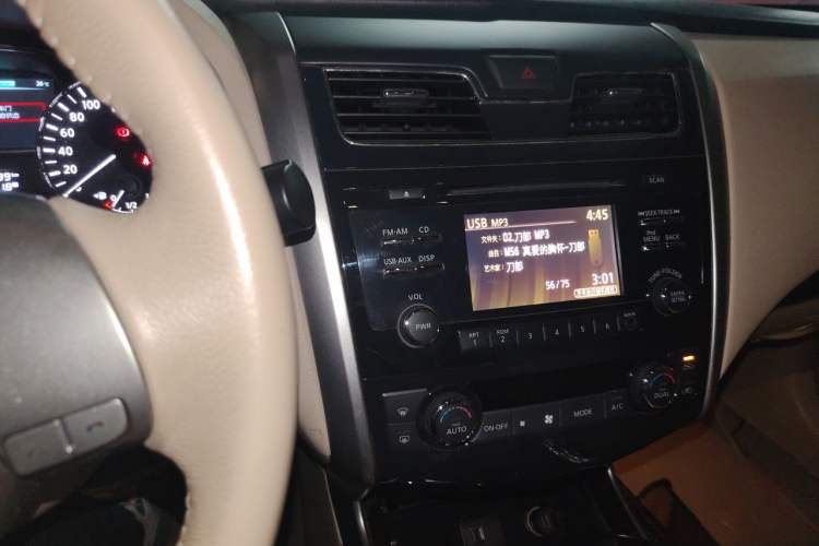 Used Nissan Teana 2013 2.0L XL Comfort Edition Audio And AC Panel