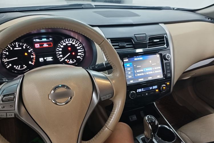 Used Nissan Teana 2013 2.0L XL Comfort Edition Center Console