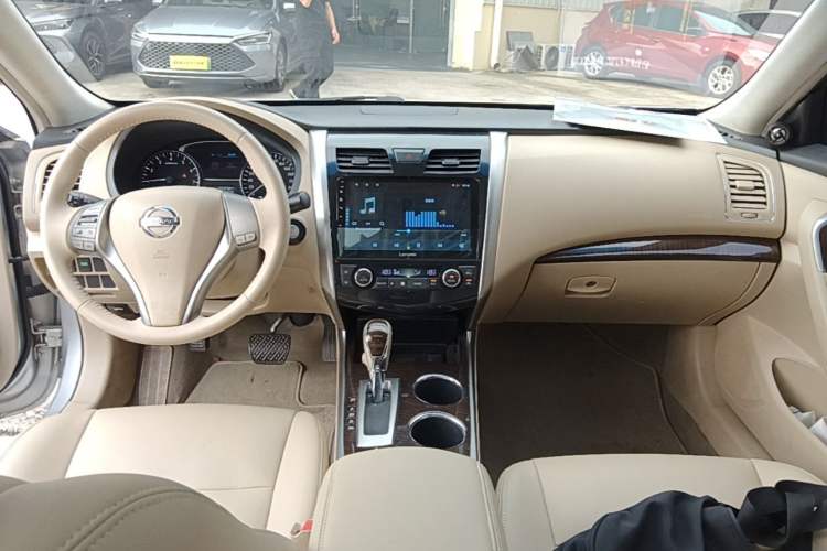 Used Nissan Teana 2013 2.0L XL Comfort Edition Center Console