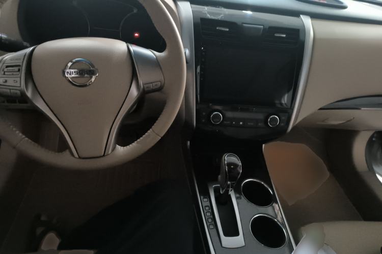 Used Nissan Teana 2013 2.0L XL Comfort Edition Center Console