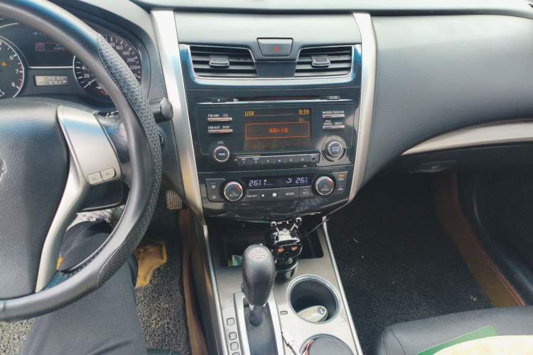 Used Nissan Teana 2013 2.0L XL Comfort Edition Audio And AC Panel