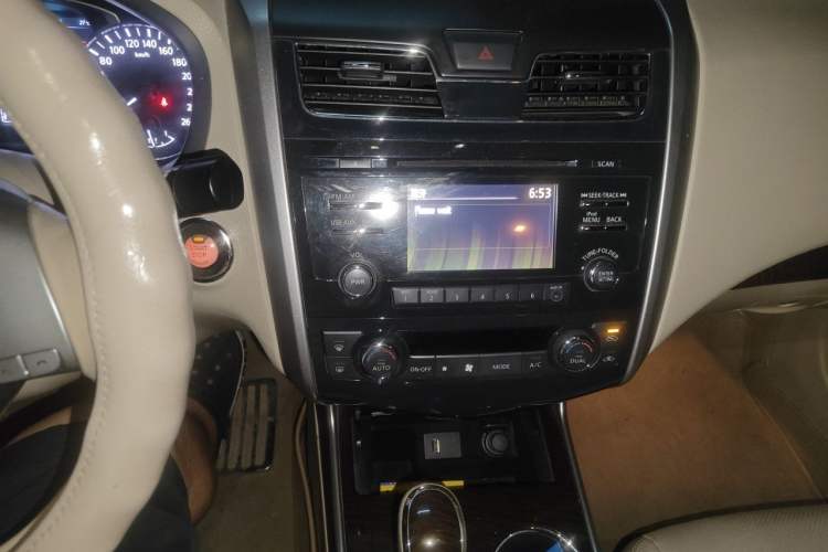 Used Nissan Teana 2013 2.0L XL Comfort Edition Audio And AC Panel