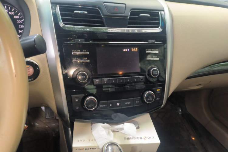 Used Nissan Teana 2013 2.0L XL Comfort Edition Audio And AC Panel