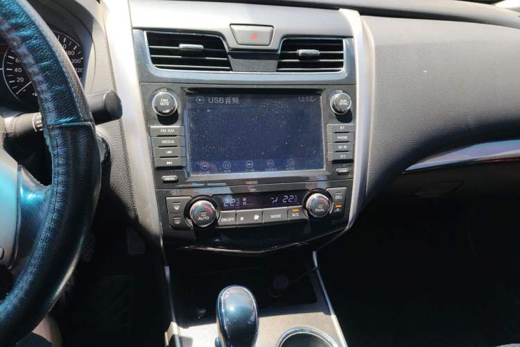 Used Nissan Teana 2013 2.0L XL Comfort Edition Audio And AC Panel