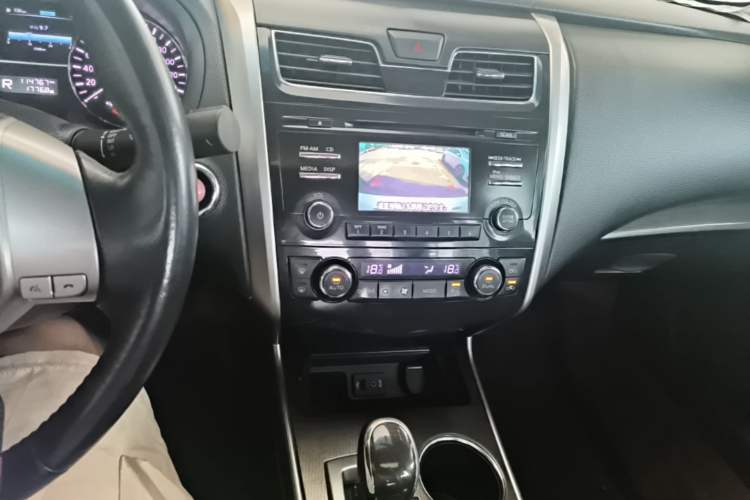 Used Nissan Teana 2013 2.0L XL Comfort Edition Audio And AC Panel