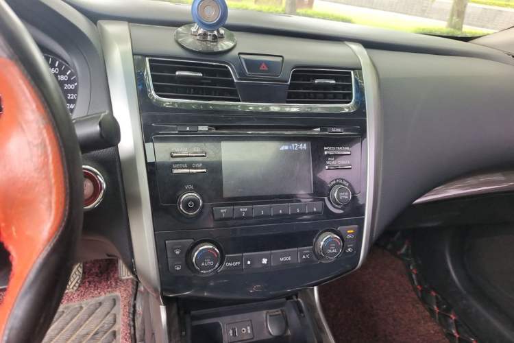 Used Nissan Teana 2013 2.0L XL Comfort Edition Audio And AC Panel
