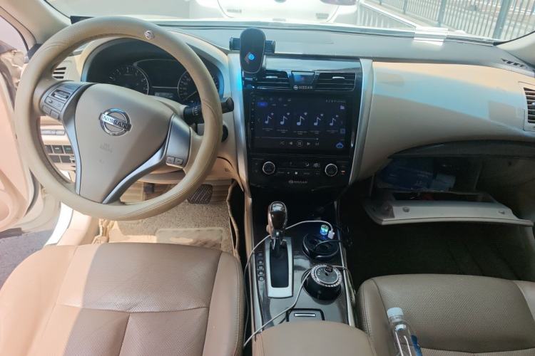 Used Nissan Teana 2013 2.0L XL Comfort Edition Center Console