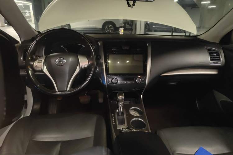 Used Nissan Teana 2013 2.0L XL Comfort Edition Center Console