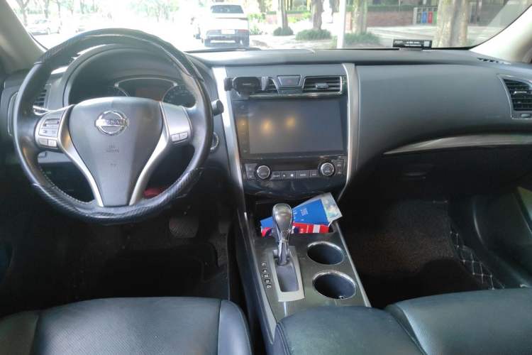 Used Nissan Teana 2013 2.0L XL Comfort Edition Center Console