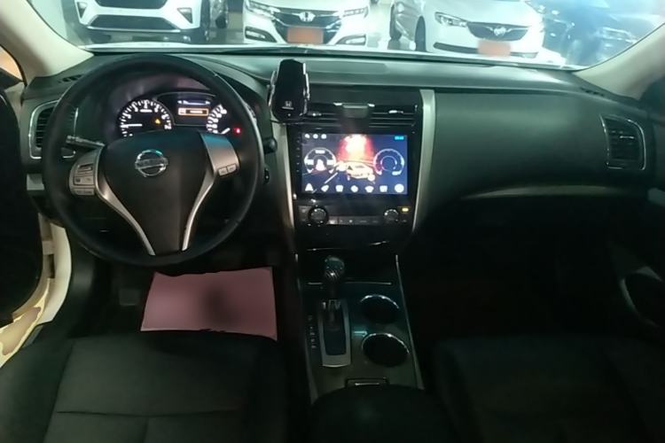 Used Nissan Teana 2013 2.0L XL Comfort Edition Center Console
