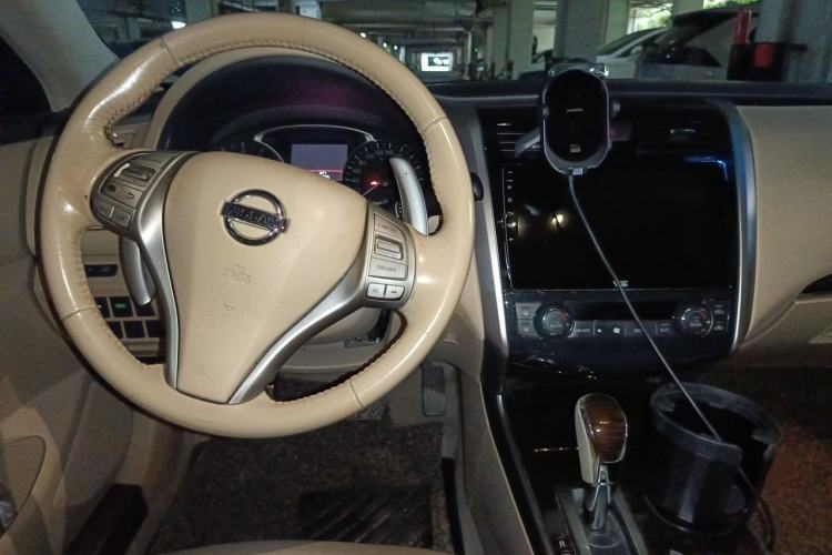 Used Nissan Teana 2013 2.5L XL Leading Edition Center Console
