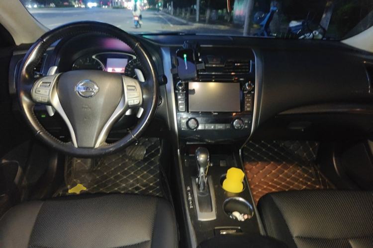 Used Nissan Teana 2013 2.5L XL Leading Edition Center Console