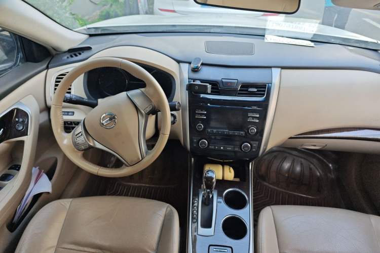 Used Nissan Teana 2013 2.0L XL Comfort Edition Center Console