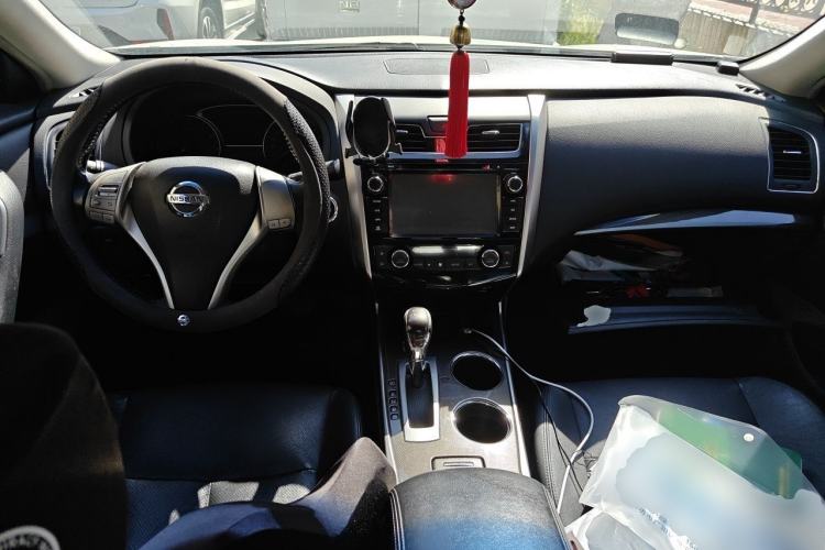 Used Nissan Teana 2013 2.0L XL Comfort Edition Center Console