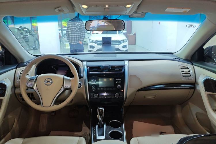Used Nissan Teana 2013 2.0L XL Comfort Edition Center Console